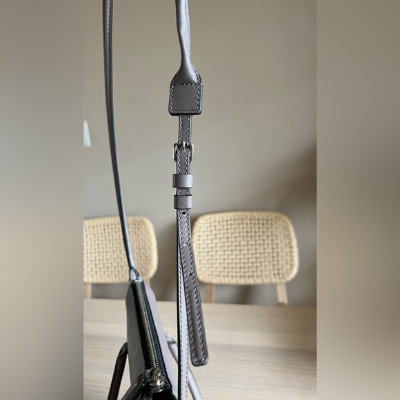 DELAROQ // Troisième tote bag crossbody leather purse in Shroom - Picture 13 of 16